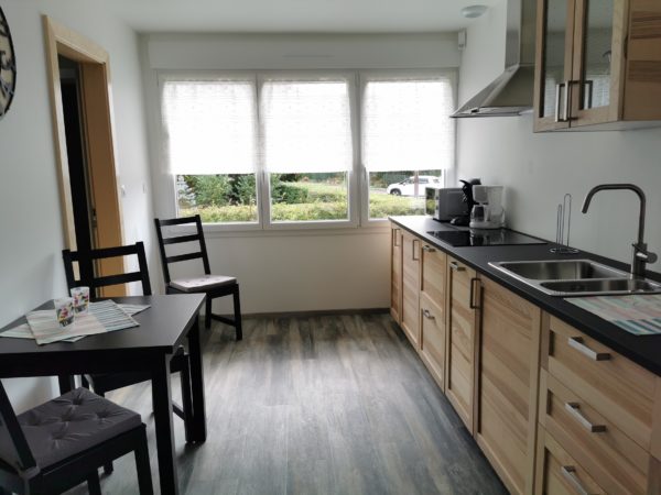 Appartement-frêne-cuisine-Contrexéville